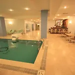Hera فندق